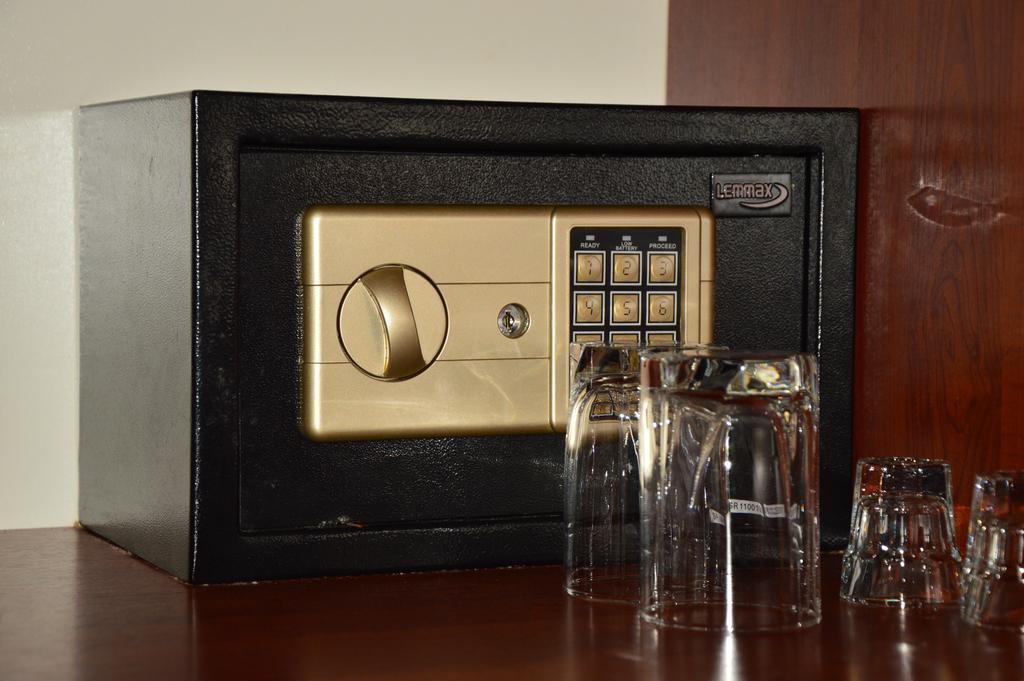 Golden Fleece Hotel ウレキ エクステリア 写真